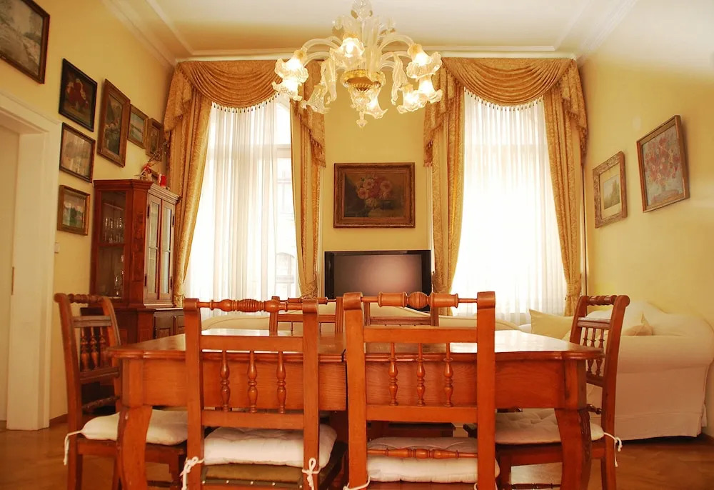 Bohemia Antique Apartment
