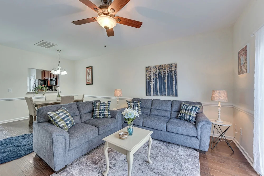 Dog-friendly Townhome w/ Patio in Charlotte Area!
