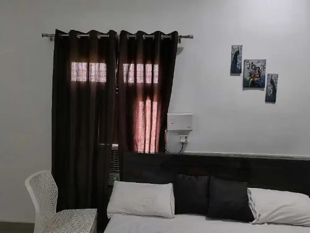 Goroomgo Ashoka Aashram Homestay Ayodhya