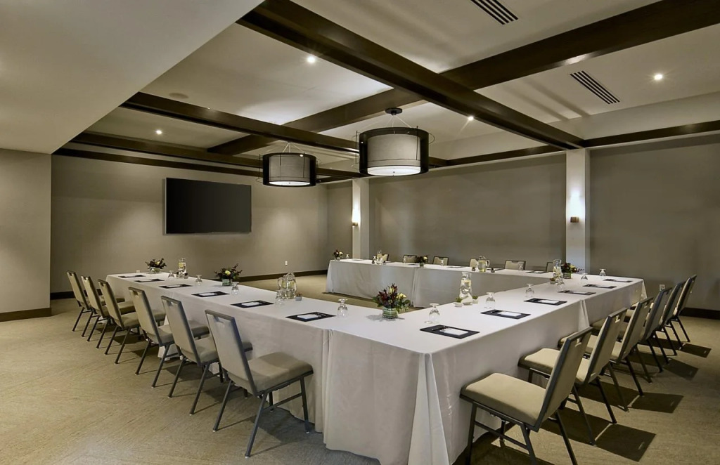 Inn at the Pier Pismo Beach, Curio Collection by Hilton