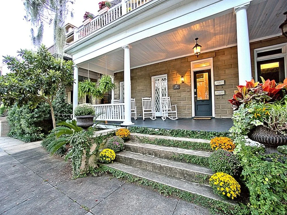 Downtown Savannah Oasis 4 BR 3 BA