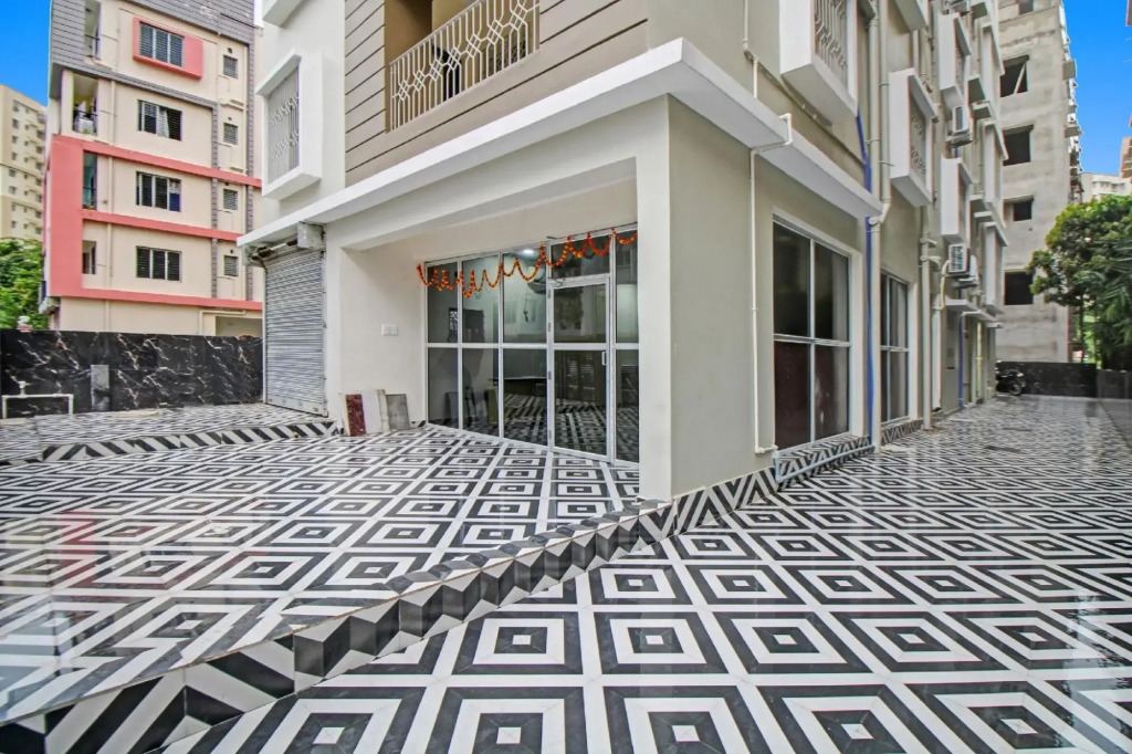 OYO Townhouse 1128 Hotel Royal Palm Inn