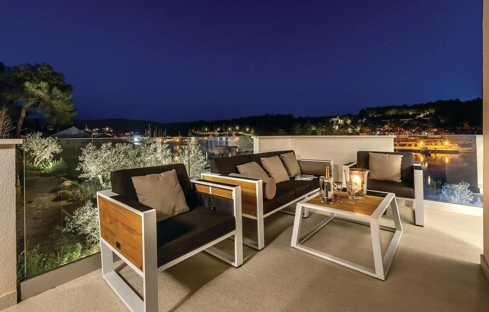 Nice Home in Milna With 4 Bedrooms, Sauna and Outdoor Swimming Pool