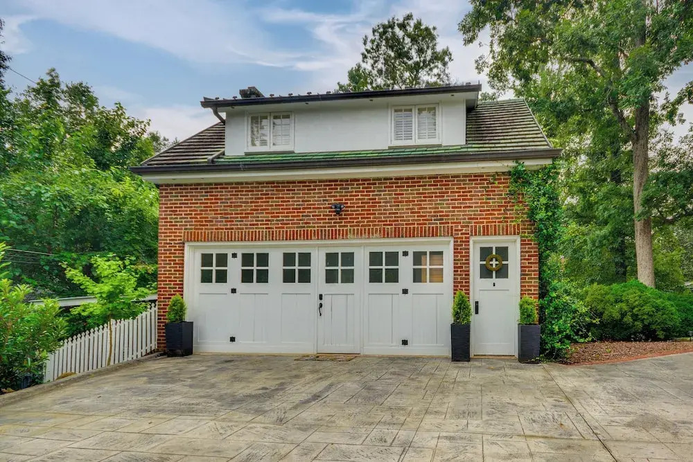 Walk to Main St: Historic High Point Carriage Home