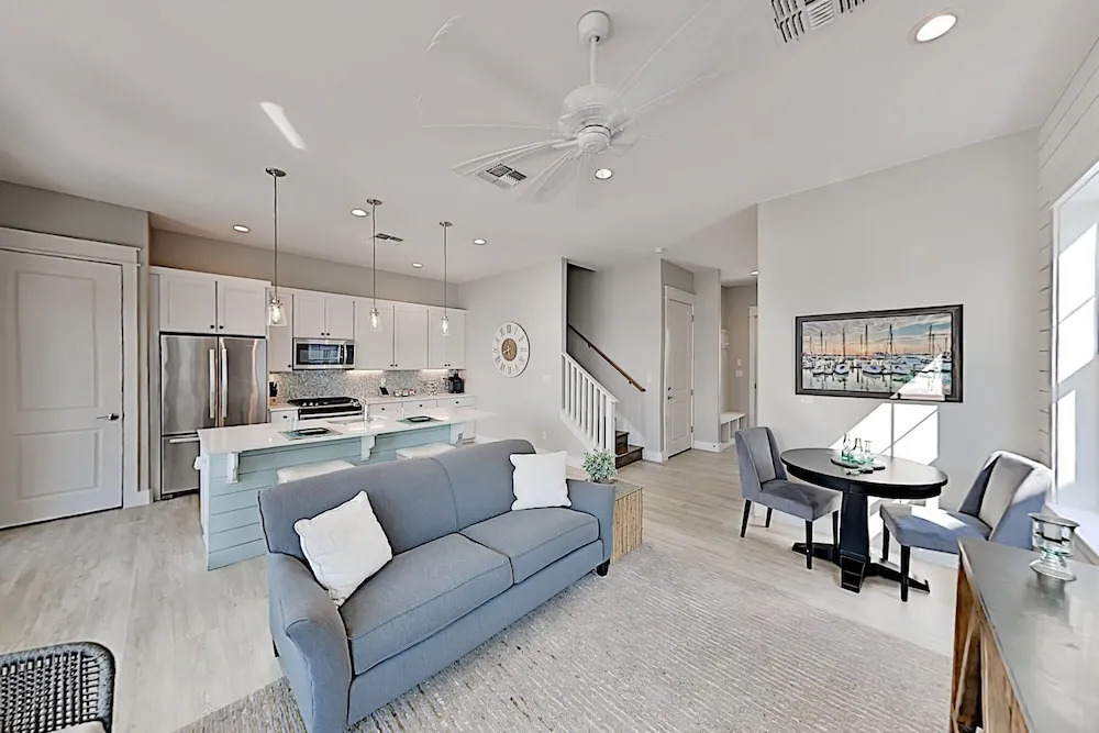 Modern Nautical Bayside W/ Infinity Pool 3 Bedroom Condo