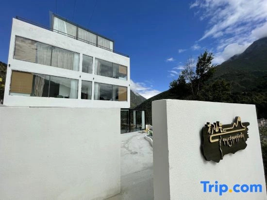 VALATOMS Van Latu Chuyi Homestay (Kangding)