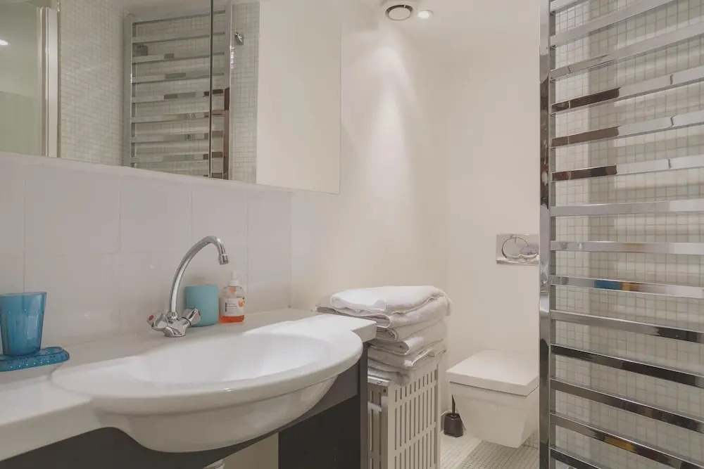 Apartment with One Bedroom in Paris, with Wifi