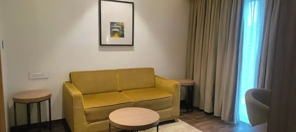 Royal Hometel Suites