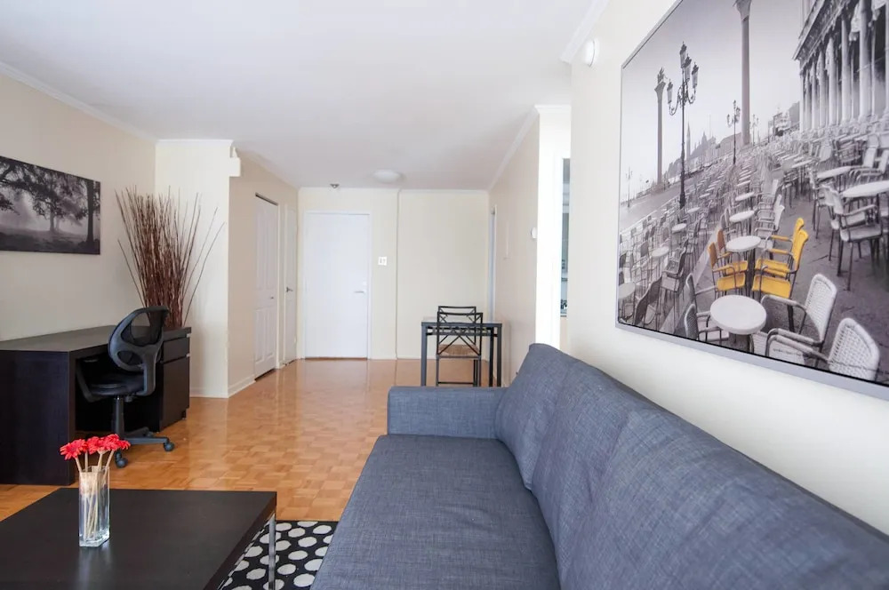 Slick 1BR Right Downtown by Namastay