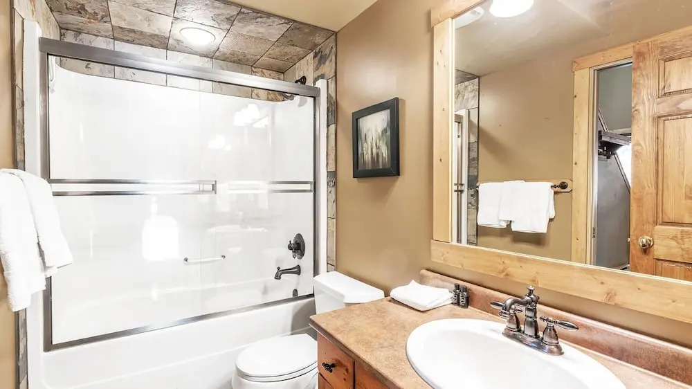 Forest Lane Hideaway - Luxurious Family Friendly Home with Private Hot Tub