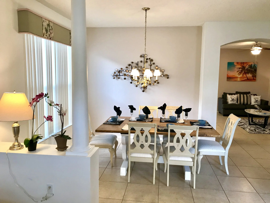 E132JA - 4 beds pool home on a golf course, Davenport, US
