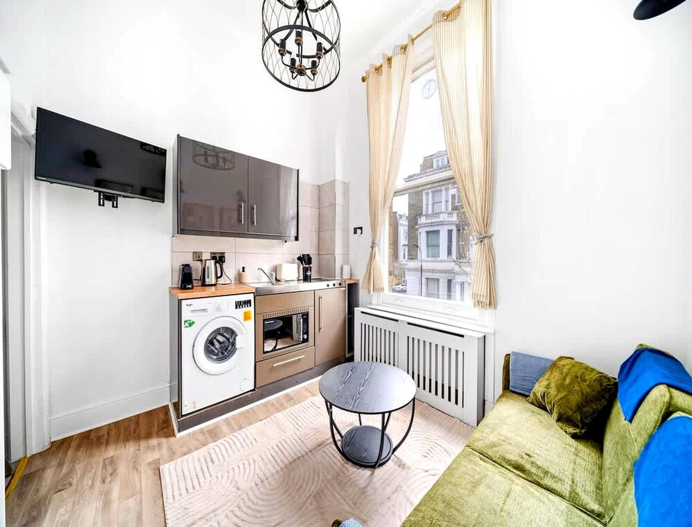 Modern 1BR Apartment in Greater London