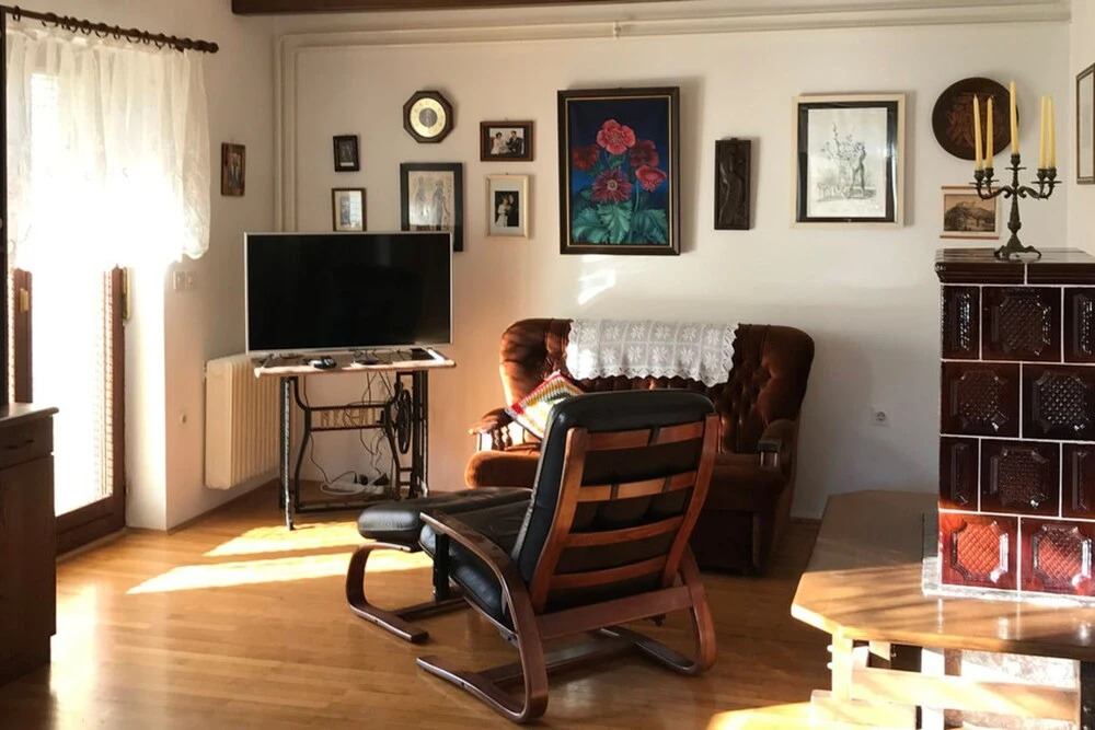 House Barbara
