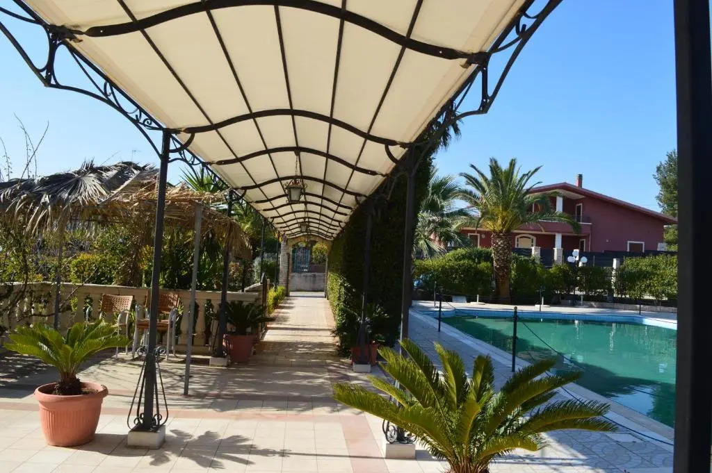Unico Serrone Palace