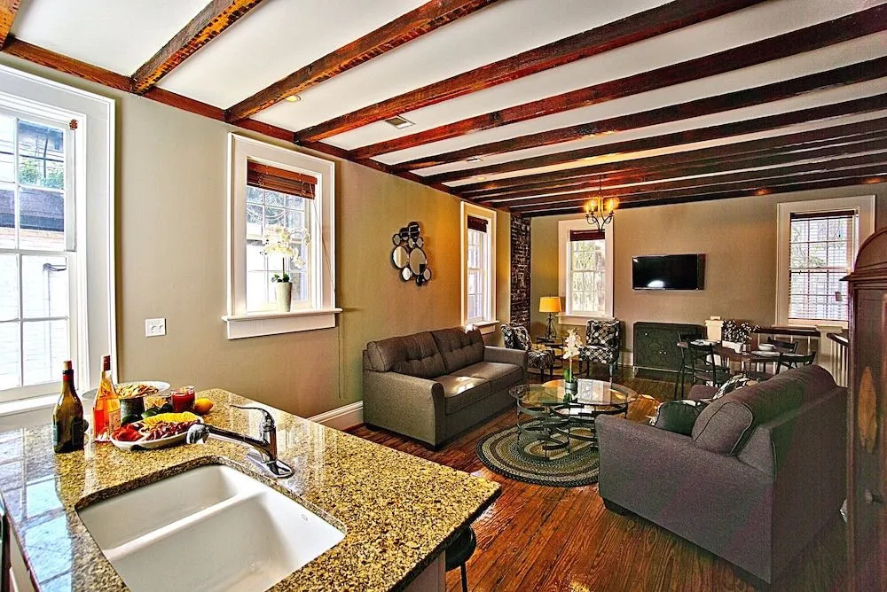 Comfy Carriage House Steps from the River