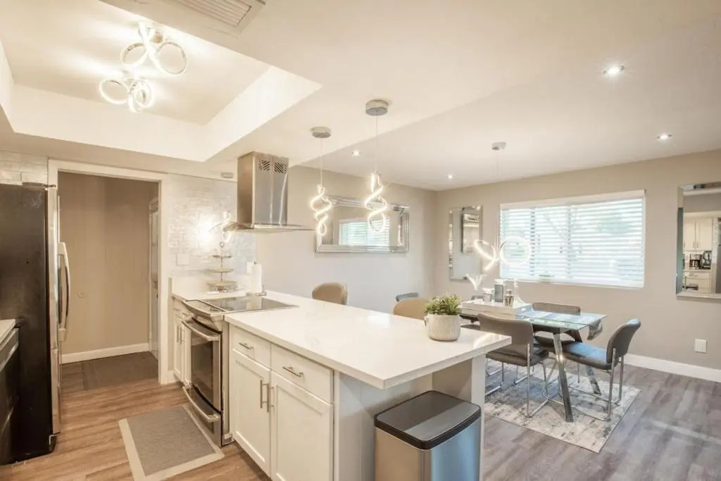 Modern Tempe Gem w Sparkling Pool and Game Room