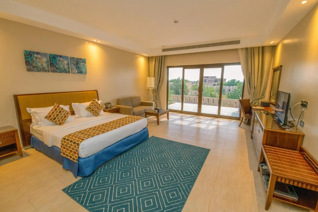 Royal Lazure Resort