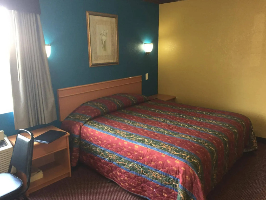Harbor Inn