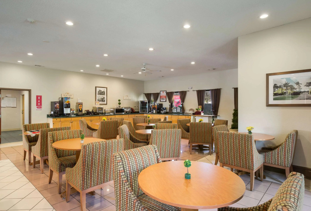 Econo Lodge Inn & Suites Hardeeville I-95