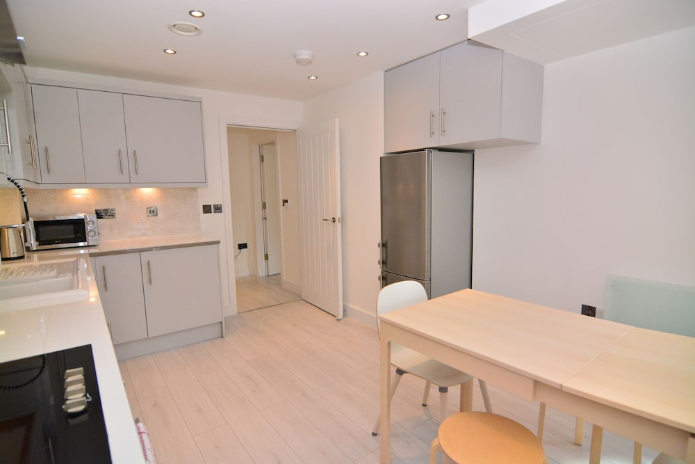 MACARENA WHARF Apartments