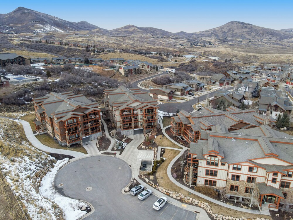 Ideal Condo 2 Minute Drive to Deer Valley's Lift