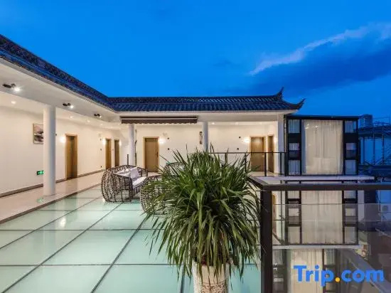 Jiuge Light Luxury Homestay(Dali Old City Erhai Store)