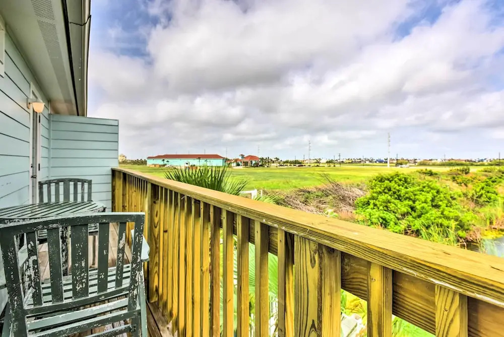 Near Beach & Golfing: Port Aransas Condo w/ Deck