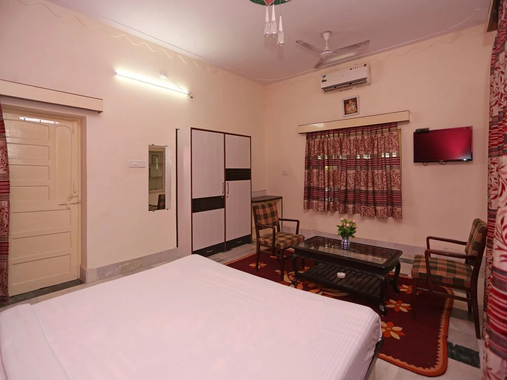 OYO 9776 Home Near Bohra Ganesh Temple