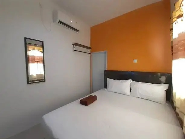 Capital O 93076 Batam Backpacker Guesthouse 2