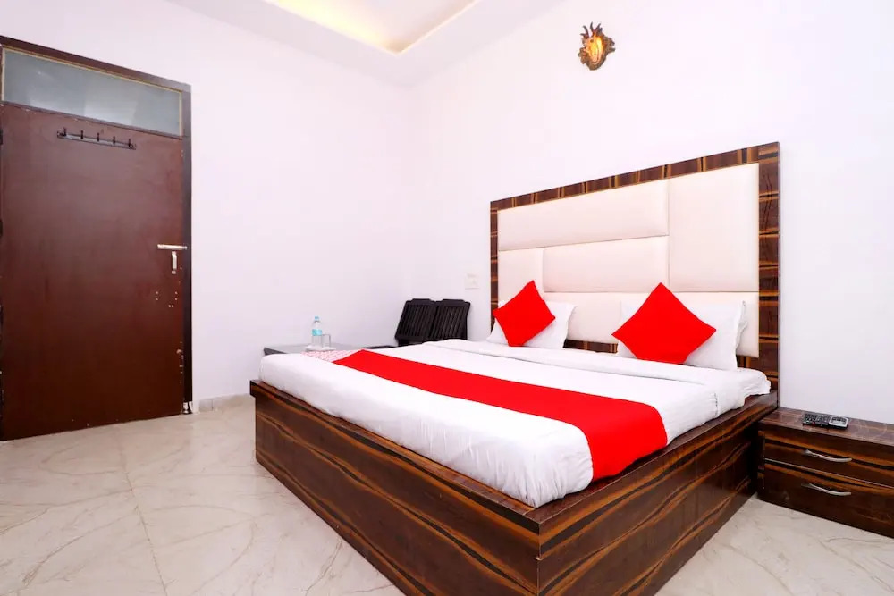 Hotel Red Velvet Inn by OYO Rooms