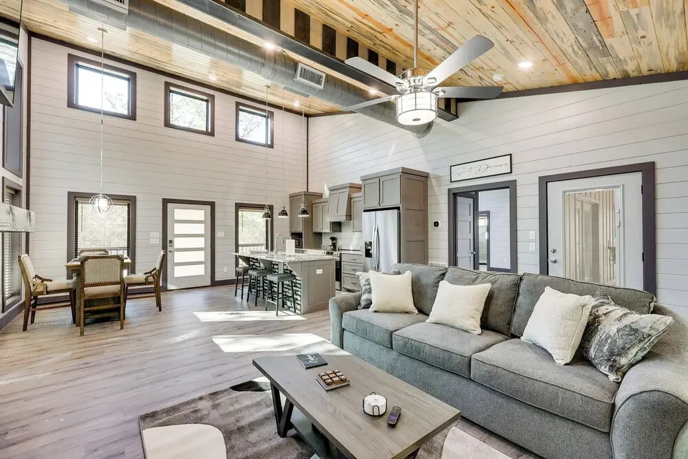 Near New Casino: Broken Bow Cabin w/ Hot Tub