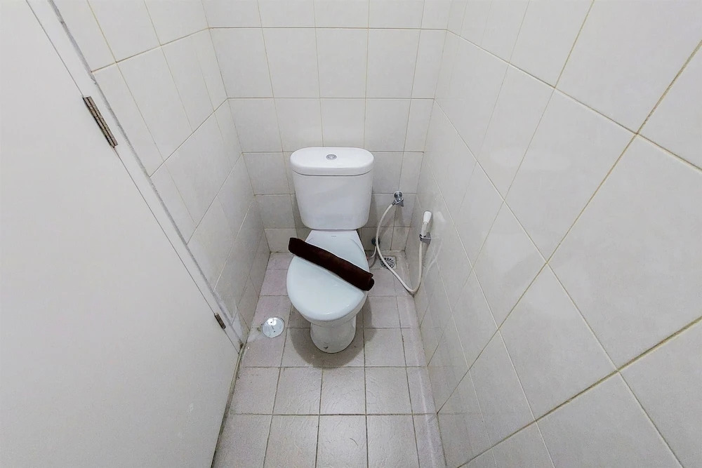 Minimalist Studio At Poris 88 Apartment