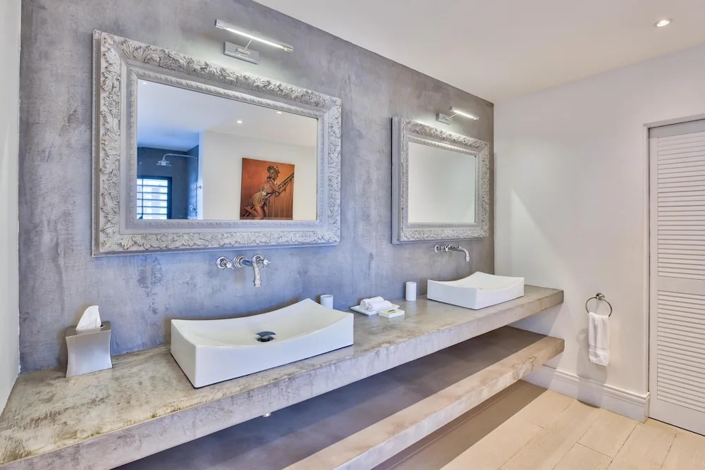 Huge Pool, Ideal for Groups, Exclusive Address, AC, Free Wifi, Sat TV, Views! Terres Basses Area