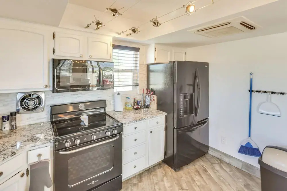 2 Mi to Lake Havasu & Dtwn: Home w/ Game Room!