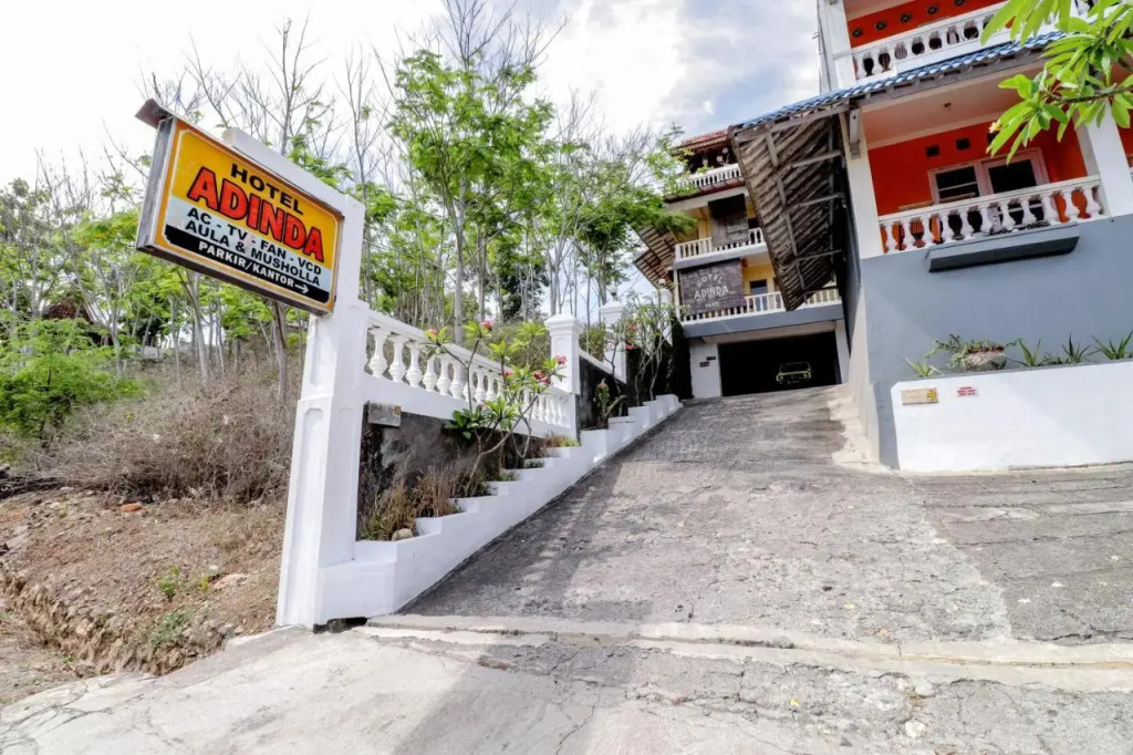 Adinda Beach Hotel and Villa