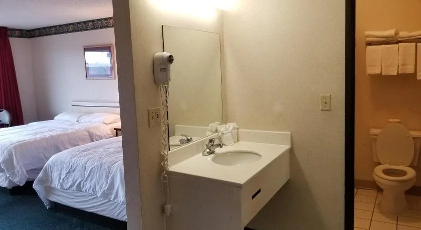 TravelStar Inn & Suites