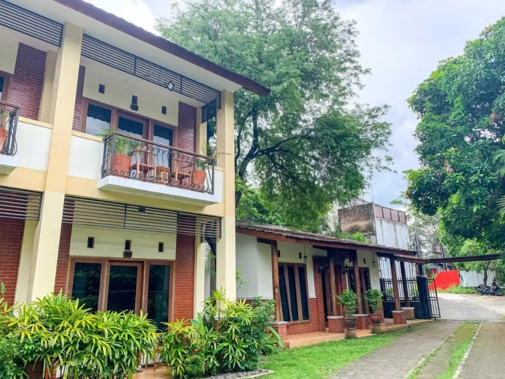Urbanview Sasono Putro Condoongcatur by RedDoorz