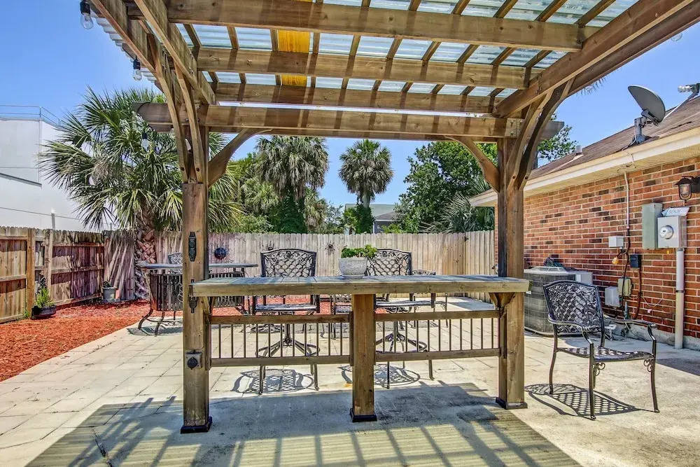 Walk to Beach, Spacious House, Huge Outside Patio