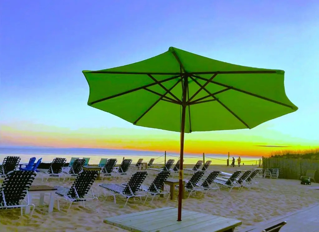 By The Sea Guests Bed & Breakfast and Suites