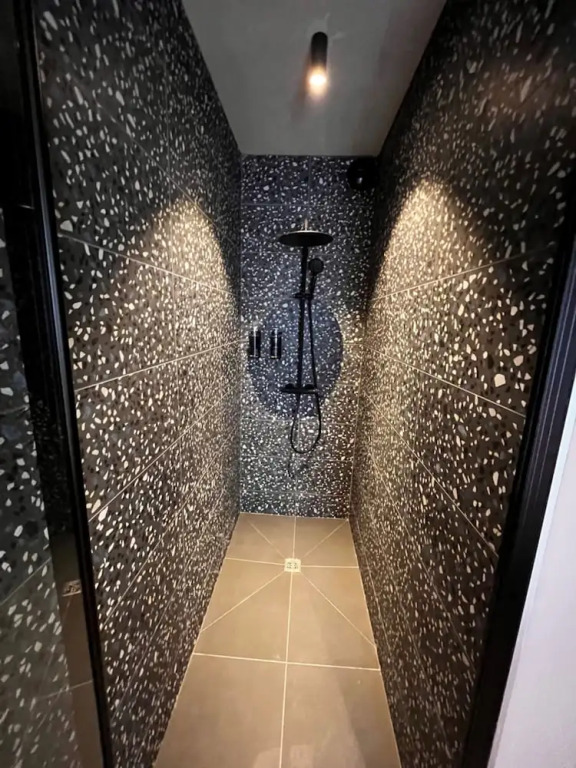 Suite 28