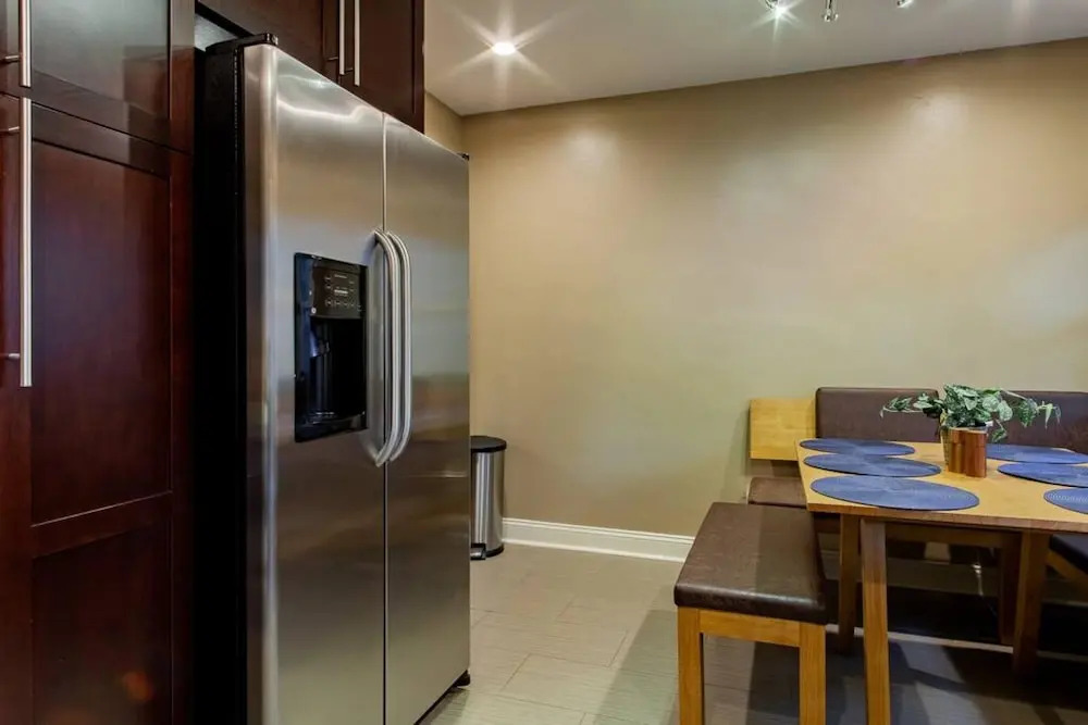 Pentagon City Homestay Parking Available