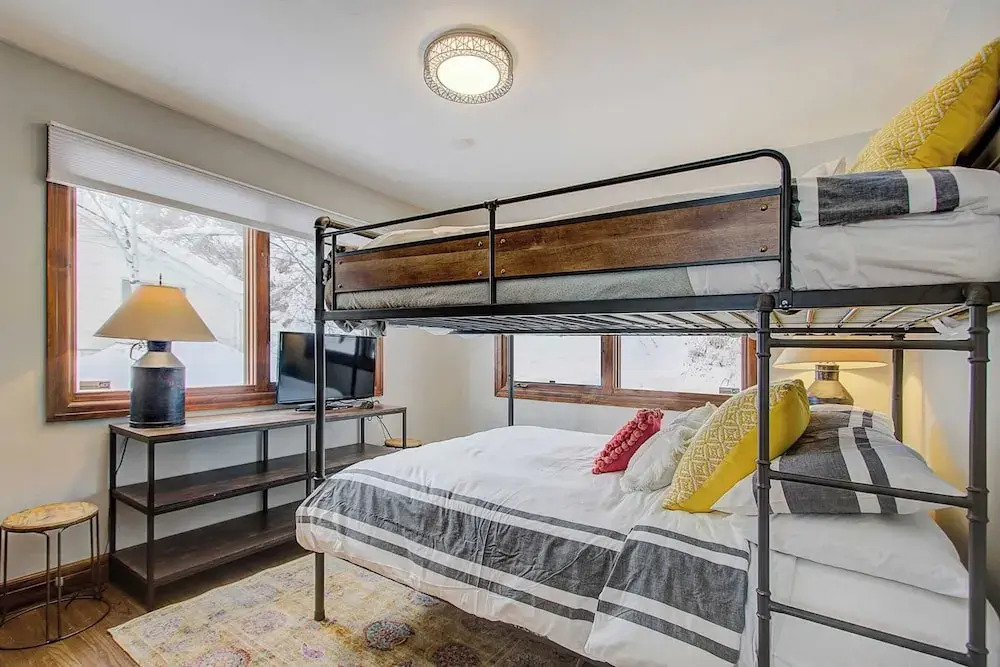 Hillside Overlook by Avantstay Quiet Mountain Getaway w/ Incredible Views!