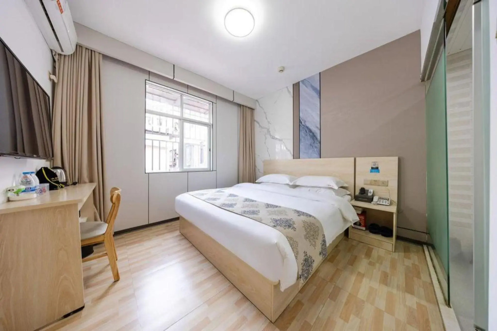 Theme Apartment (Shenzhen Convention and Exhibition Center Gangxia Metro Station)