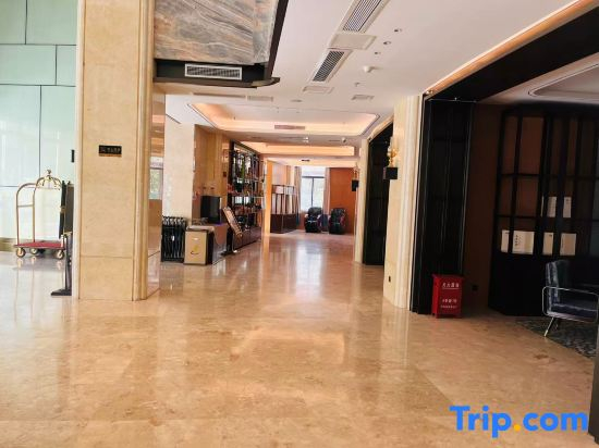 Minshan Sun Tribe Hotel