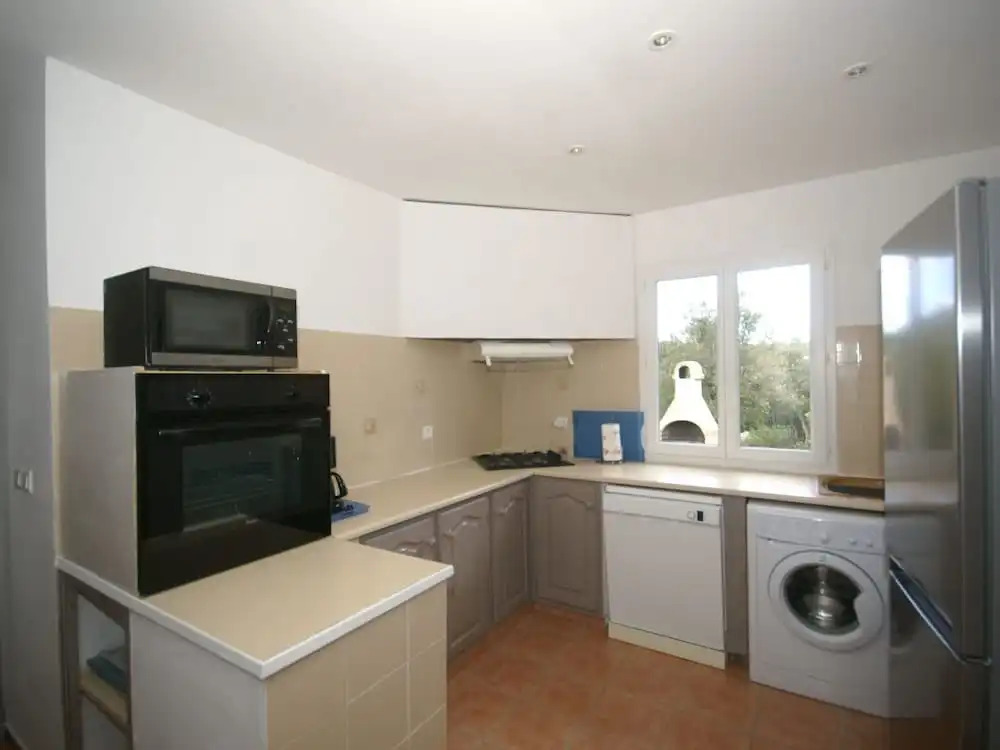 Cosy Holiday Home With Swimming Pool in Stunning Location Near the Beaches!