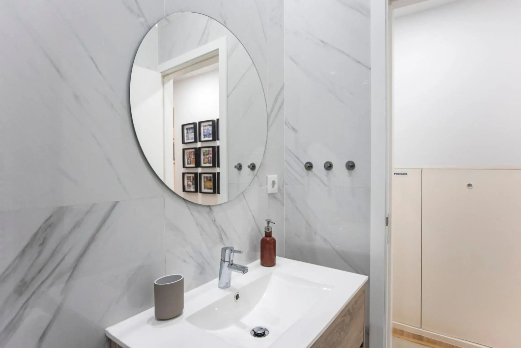 Elegant & Bright Flat by LovelyStay