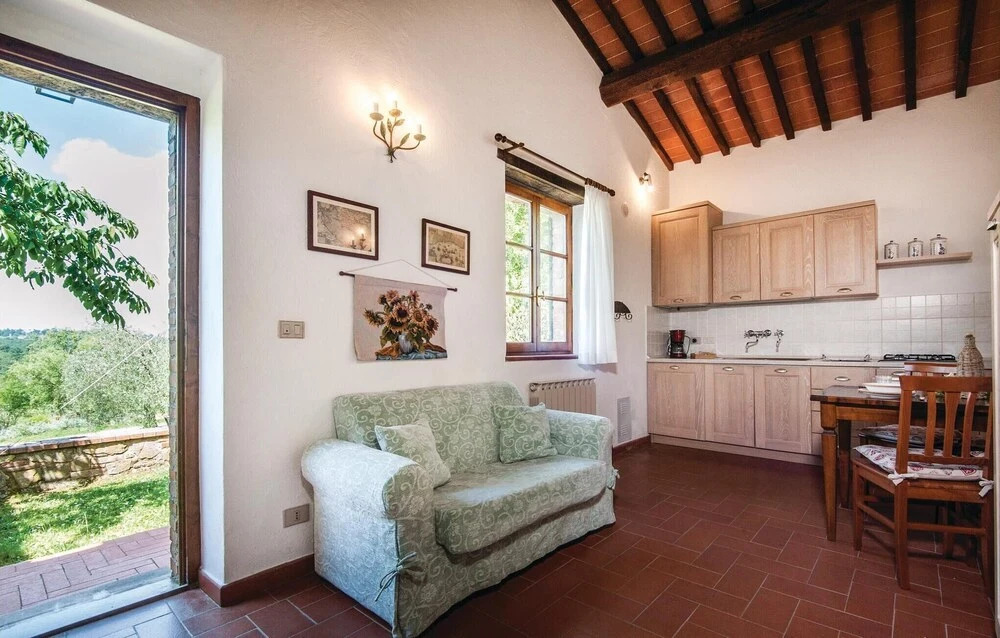 2 Bedroom Lovely Home In Trequanda Si