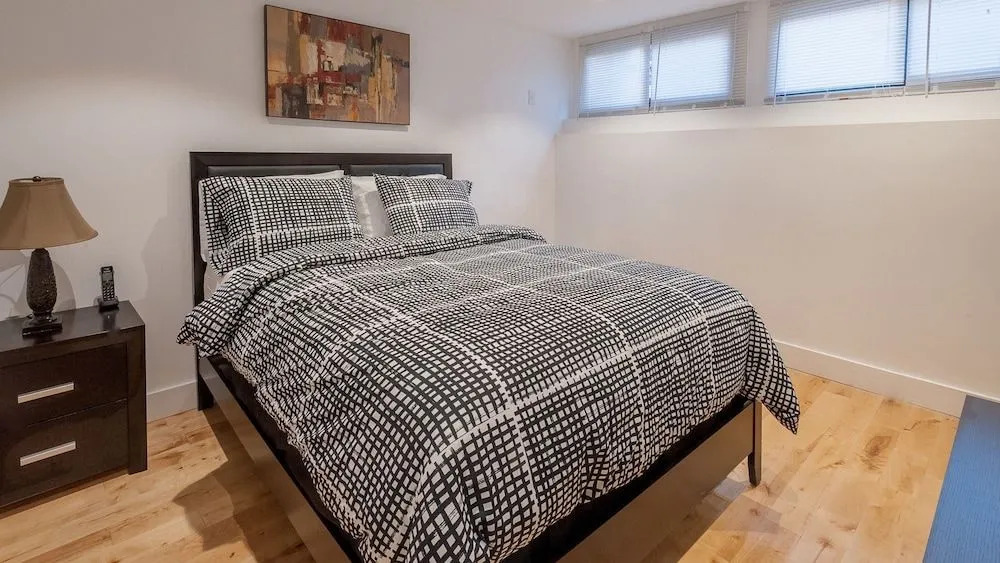 Newly Renovated Carriage House