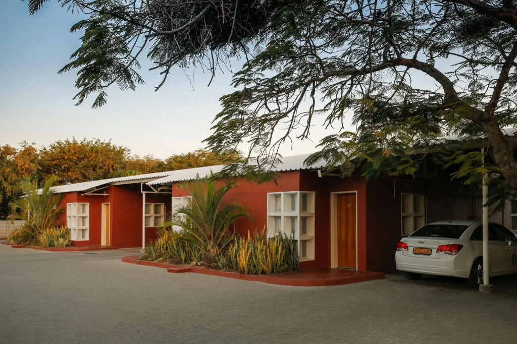 Mokoro Lodge