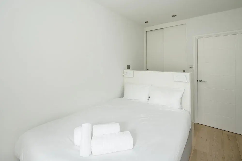 Stylish 2 Bedroom / 2 Bath In Notting Hill